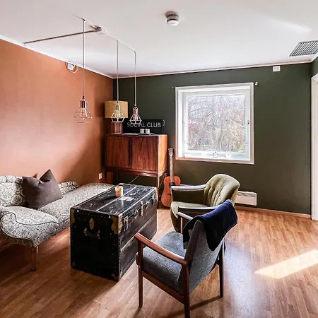 1 Bedroom Cozy In Appartement
